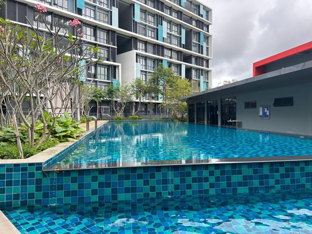 Klia Transit & Connected To Kip Mall At Casa 10 Apartment *